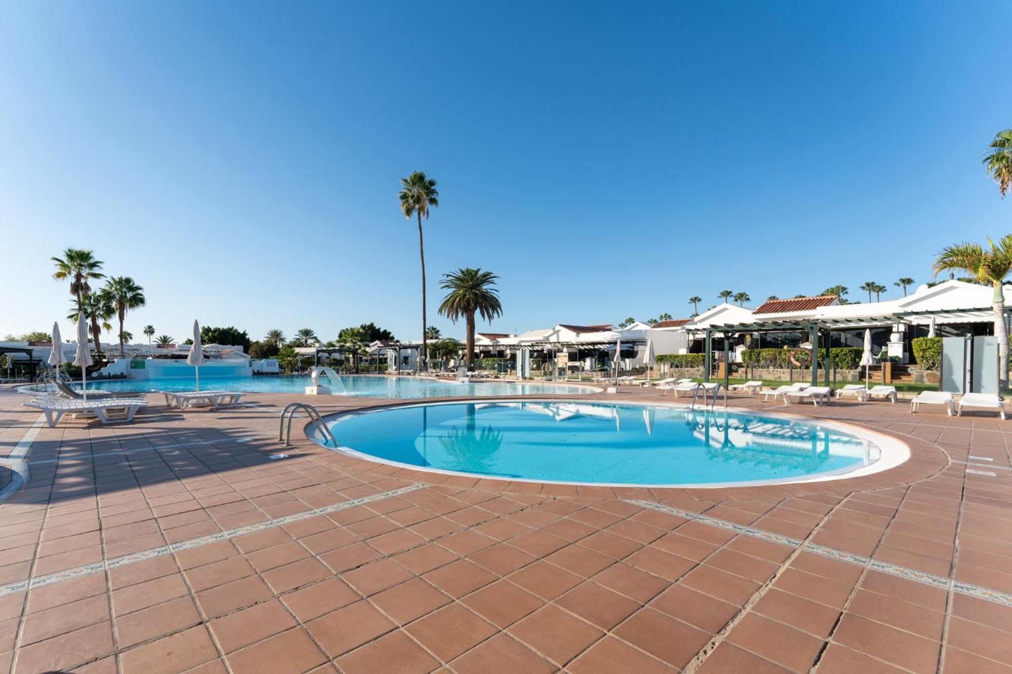 Luxury Poolside Сasa de vacaciones