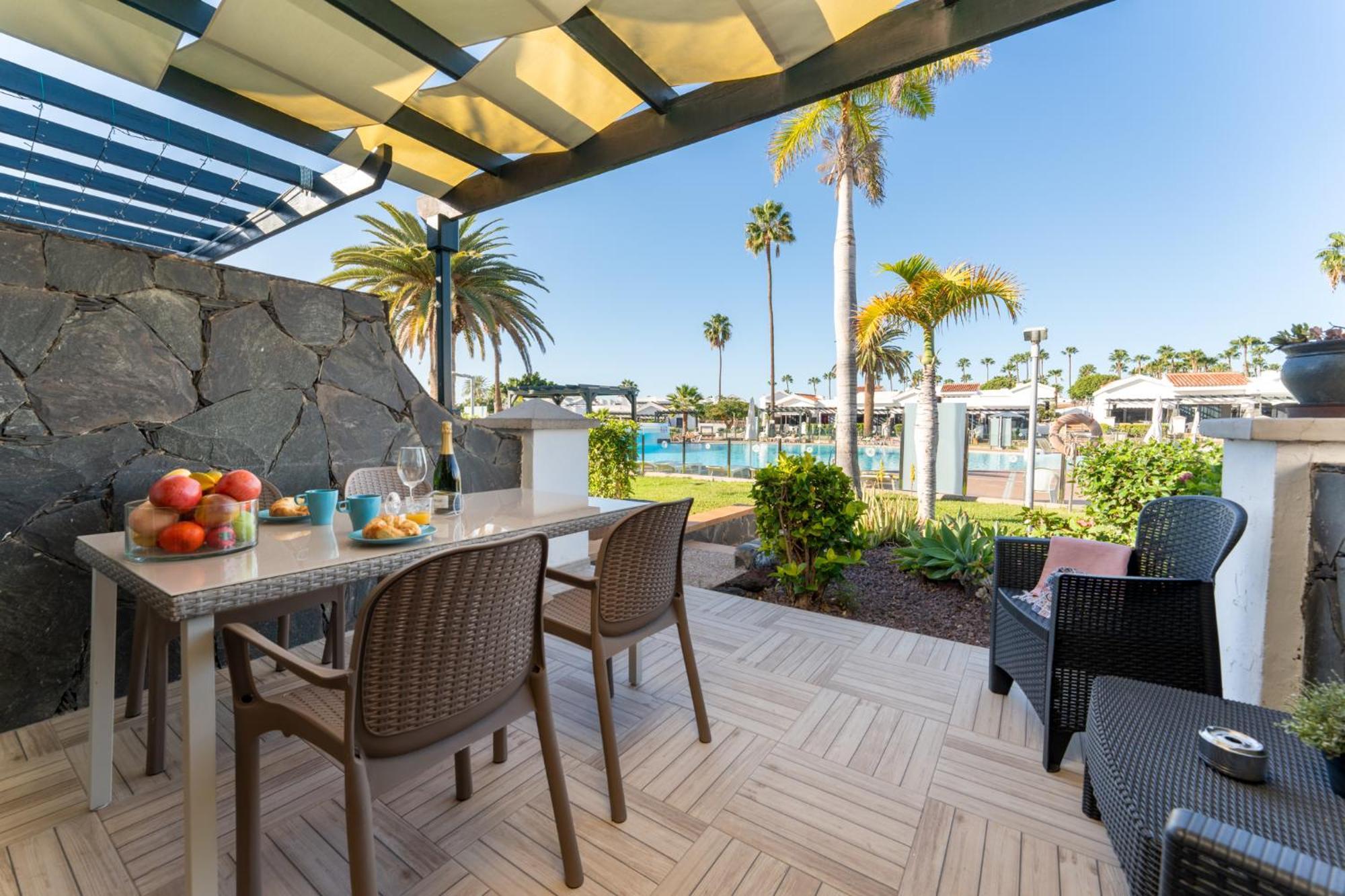 Luxury Poolside Hébergement de vacances *